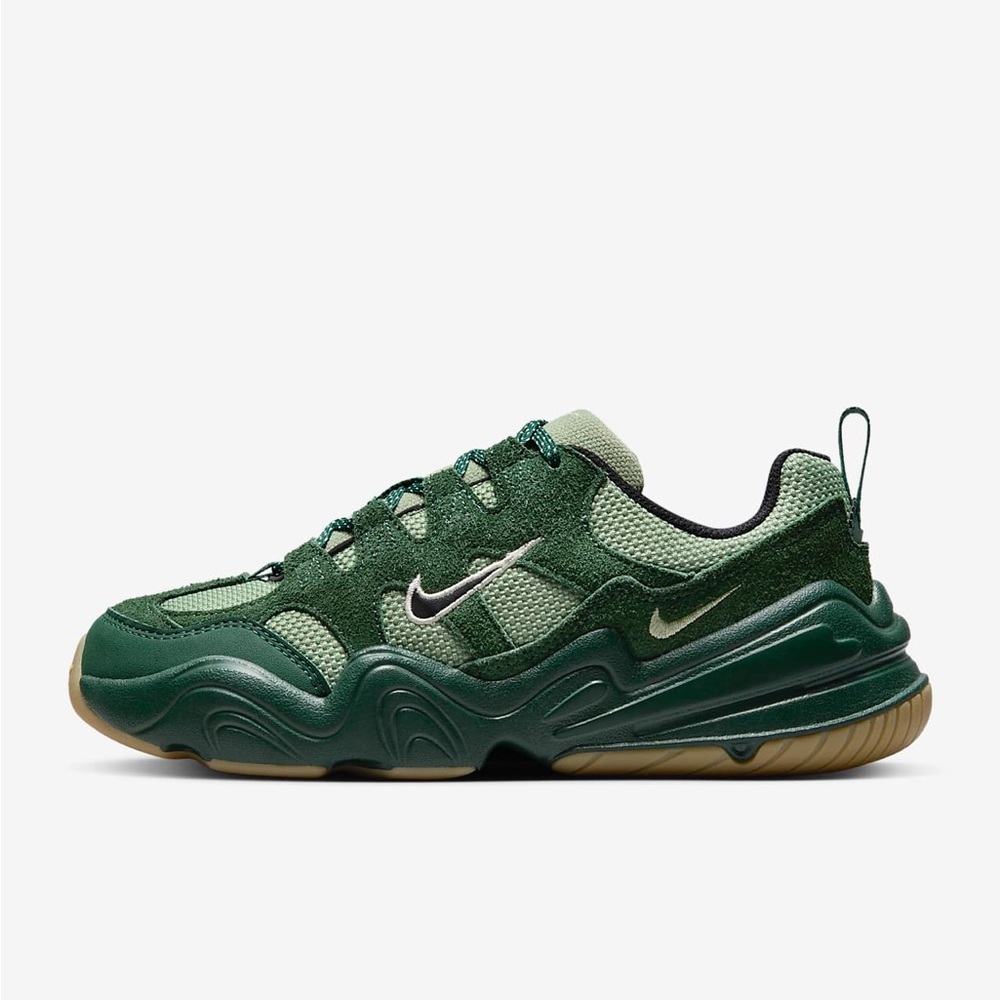 NWOT Women’s Nike Tech Hera